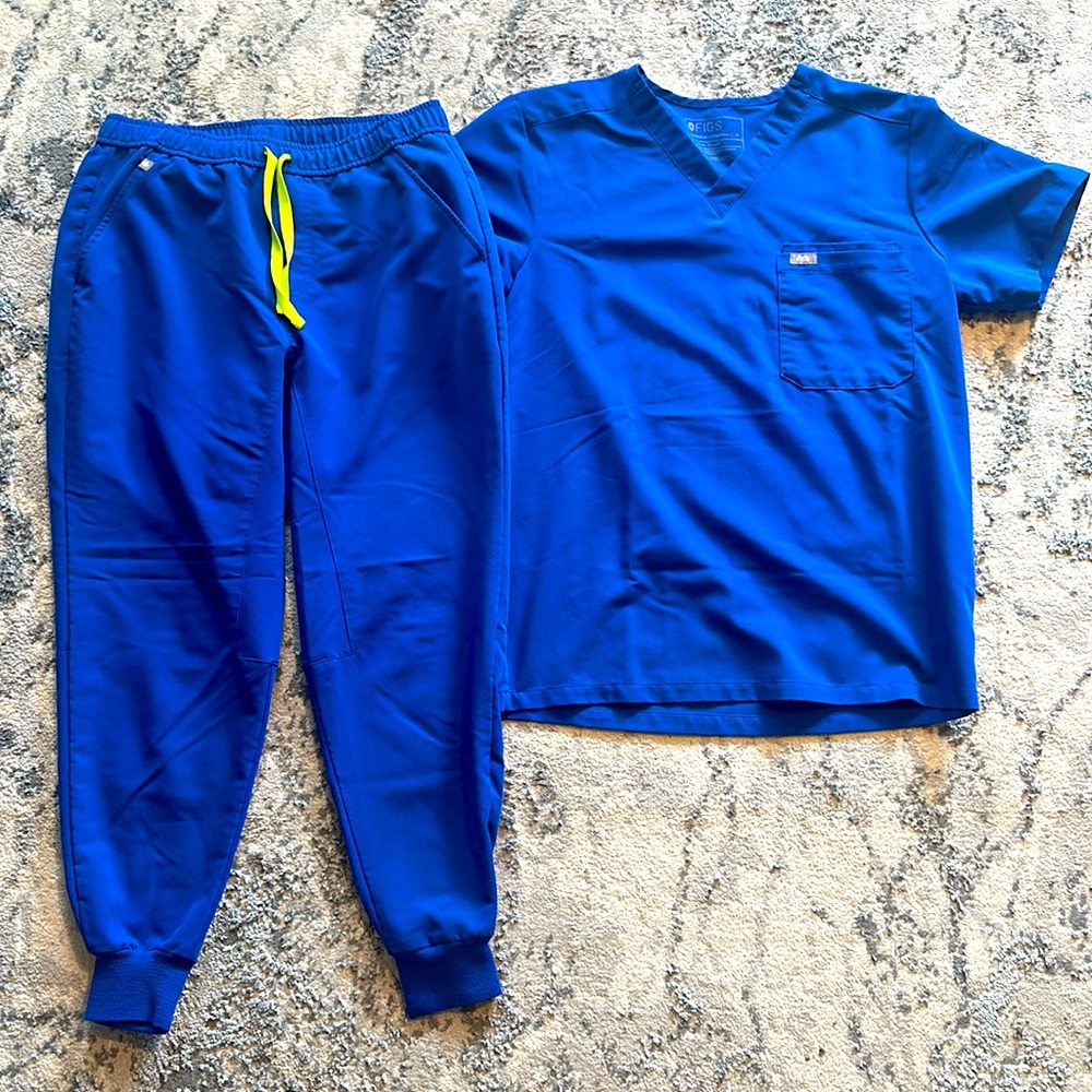 Men’s Blue FIGS scrub set